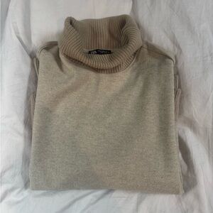 Zara Tan turtleneck Sweater M